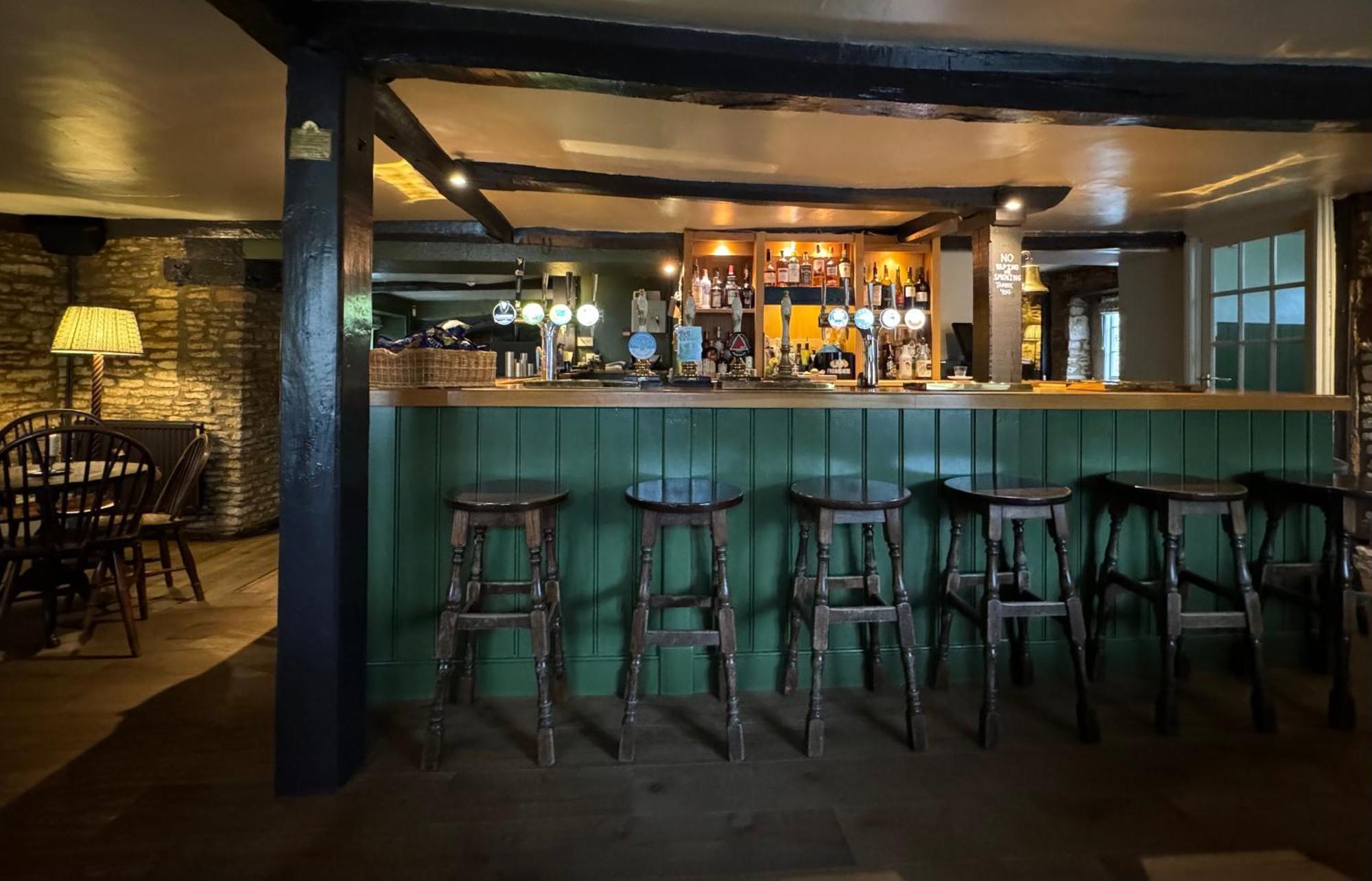 Neeld Arms Hotel Grittleton Exterior photo